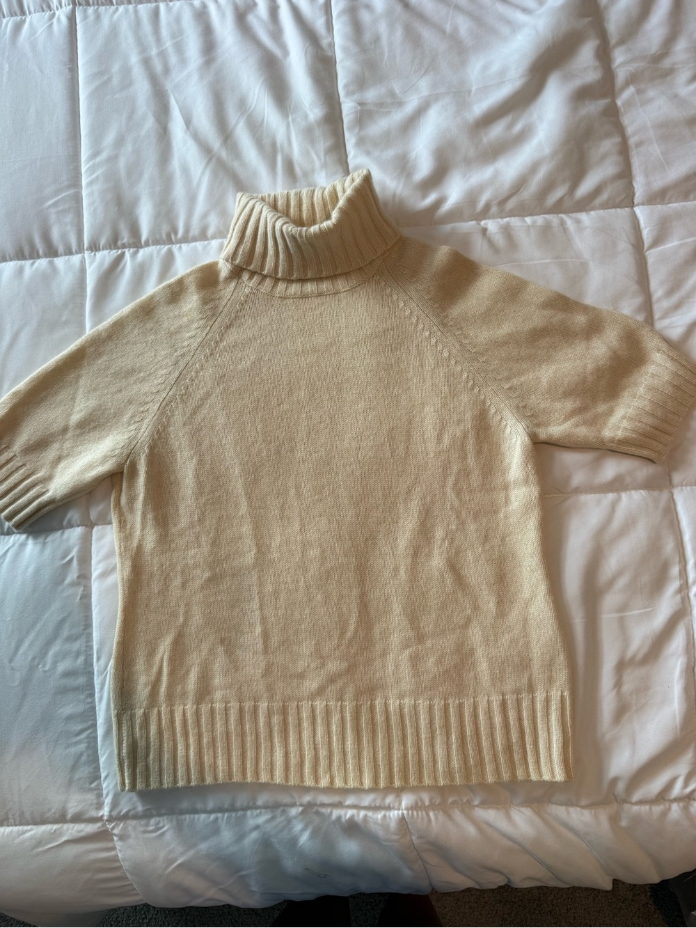 Short-Sleeve Turtleneck Cashmere Sweater - Cream